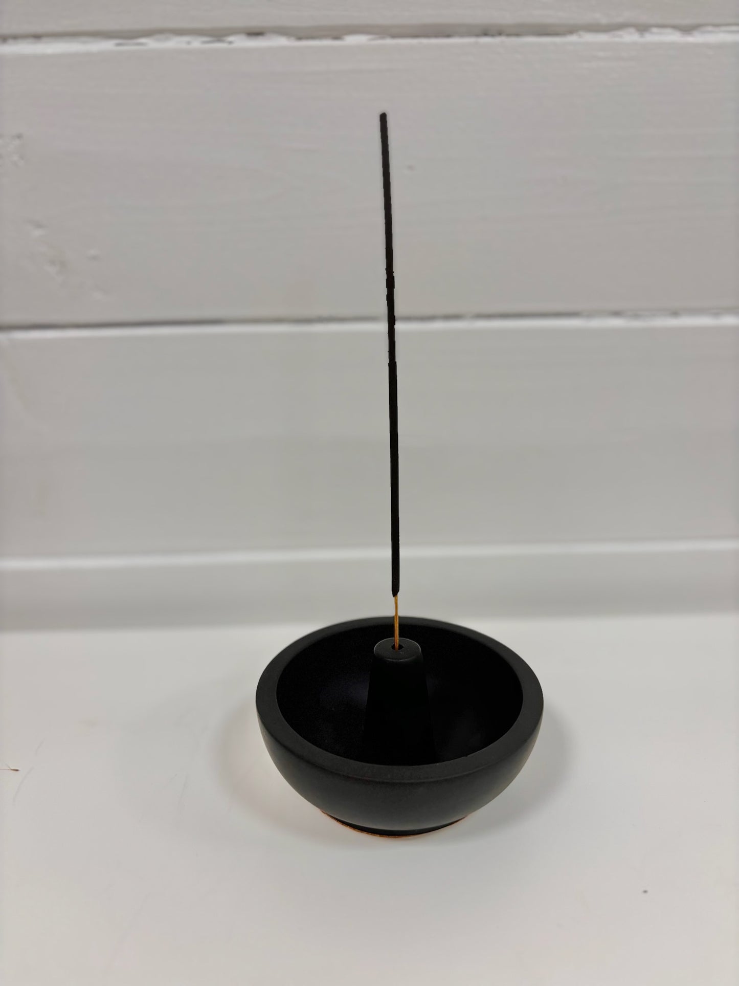 ROUND INCENSE HOLDERS-BLACK